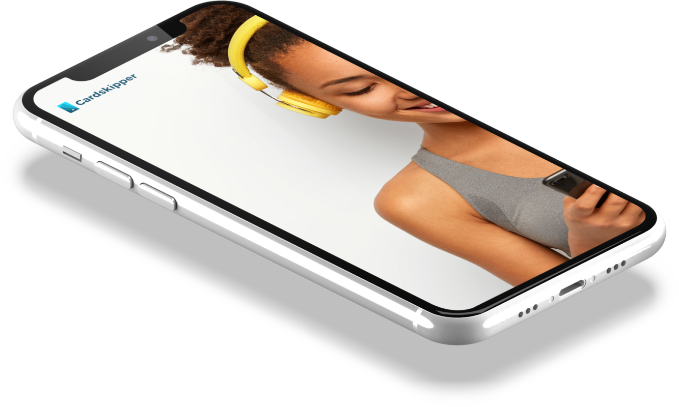 Liggande Iphone som visar Cardskippers app